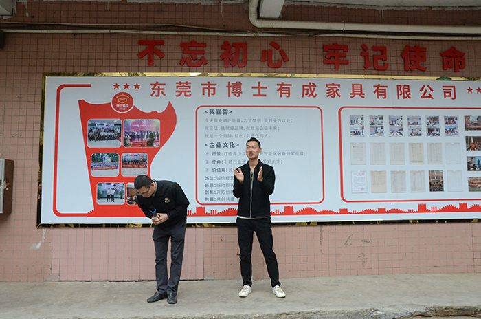 蜜桃网站入口可看廠部負責人王曉東和張玉元上台發言